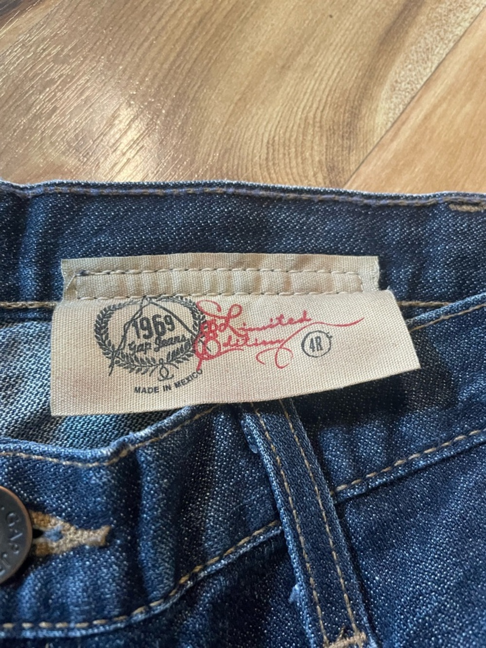Y2K 2008 Gap Limited Edition Denim - Red Rivet Detail- Cuffed Hem - Size 4R - Picture 5 of 7